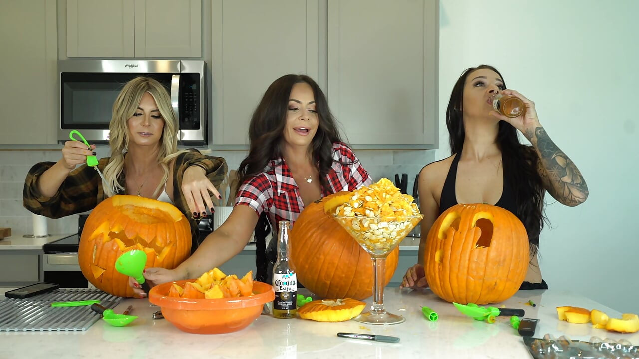 Kiki Mariah_970 Evelin Carve Pumpkins обнаженная фотосессия после