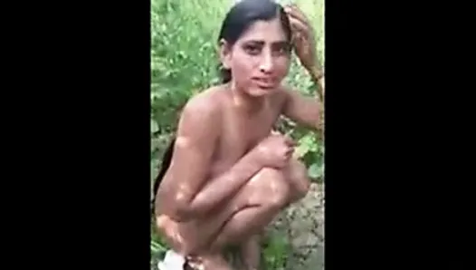 Desi girls fucking Outdoor with her Boyfriend