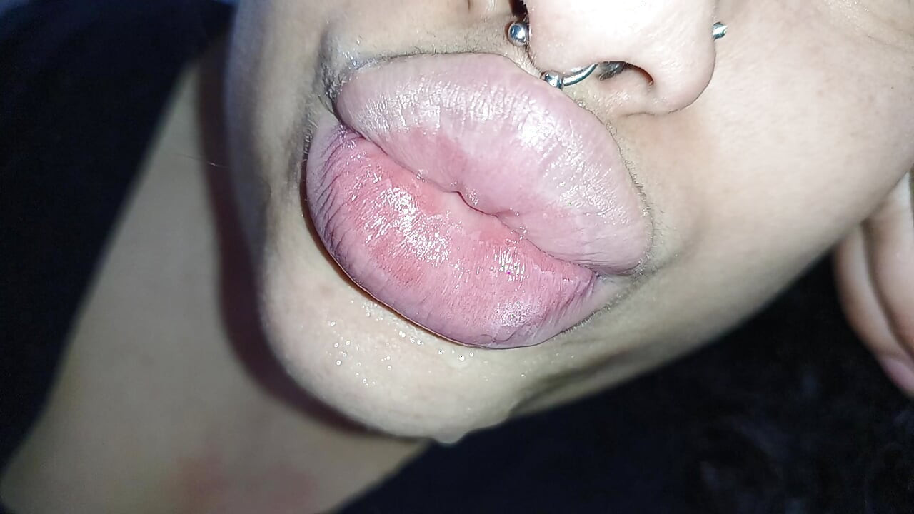 CREAMPIE NA BOQUINHA GULOSA,ELA FODE TAO FORTE ATE O CORNO GOZAR