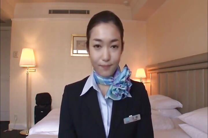 Elegant Flight Attendant Ryu Delivers a Performance Filled with Beauty and Passion - 1