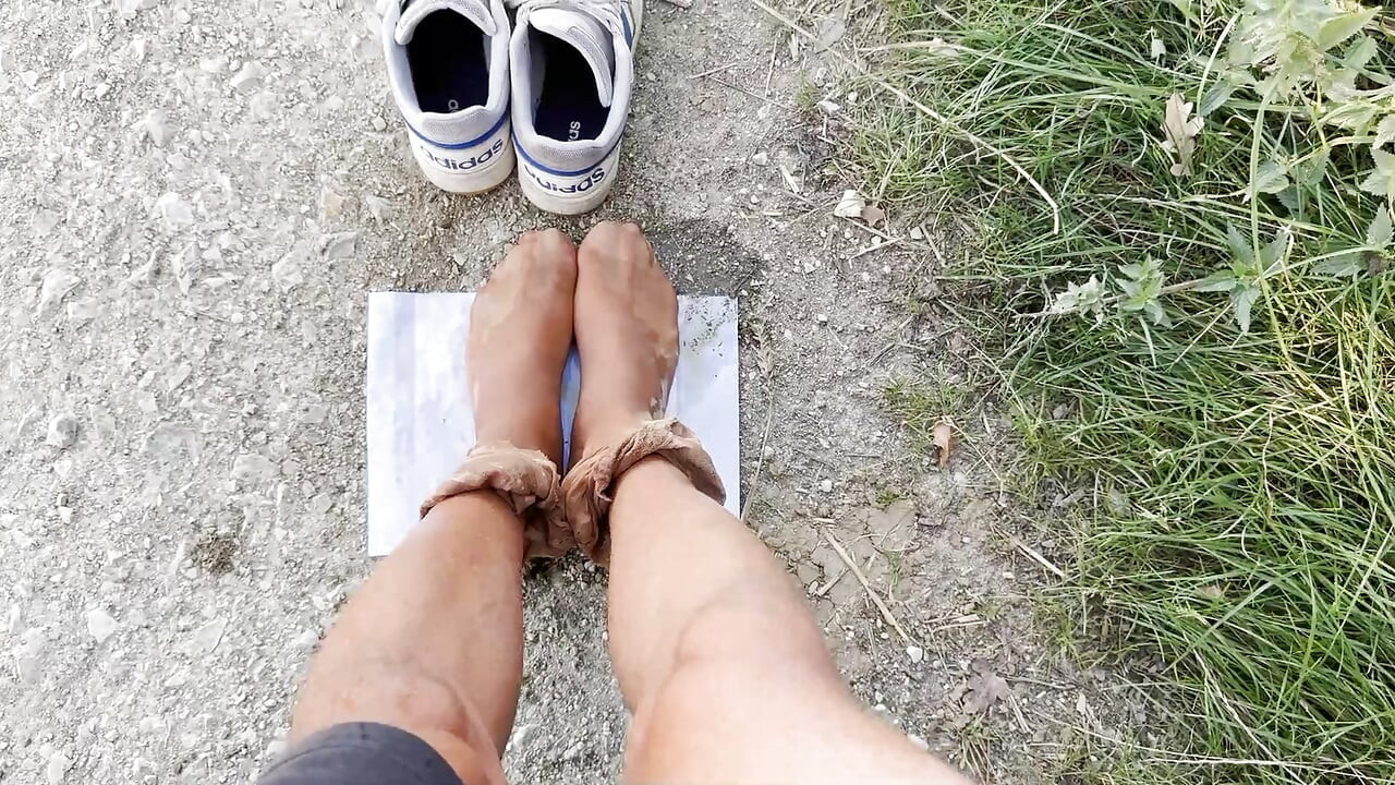 A task for you in men's mode with nylons and pissing