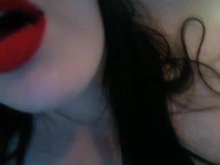 Bibir merah masturbasi