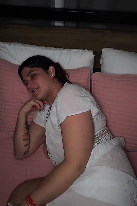 Nestašna MILF jebana i duplo napunjena spermom od dva velika crna kurca