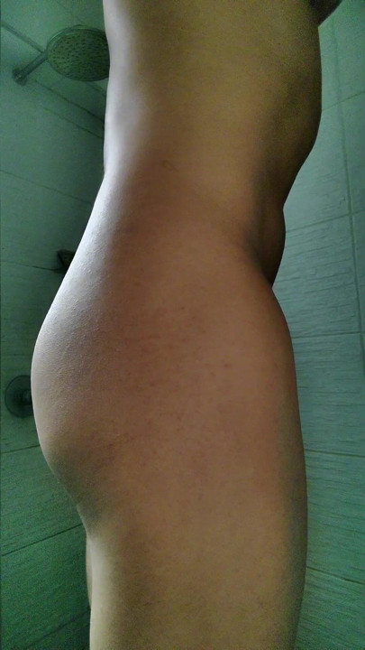 Passivo gay femboy no banheiro