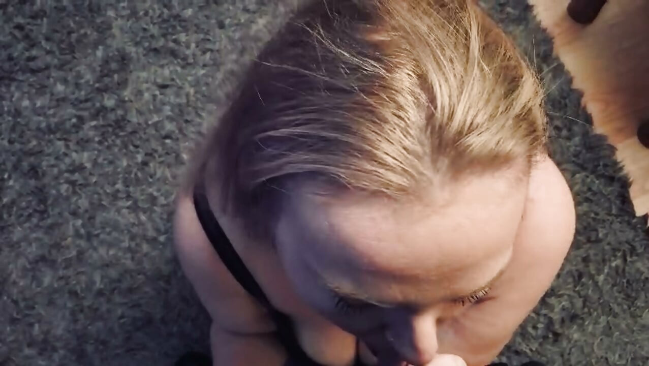 Princess loves being on her knees with Daddy’s cock in her mouth