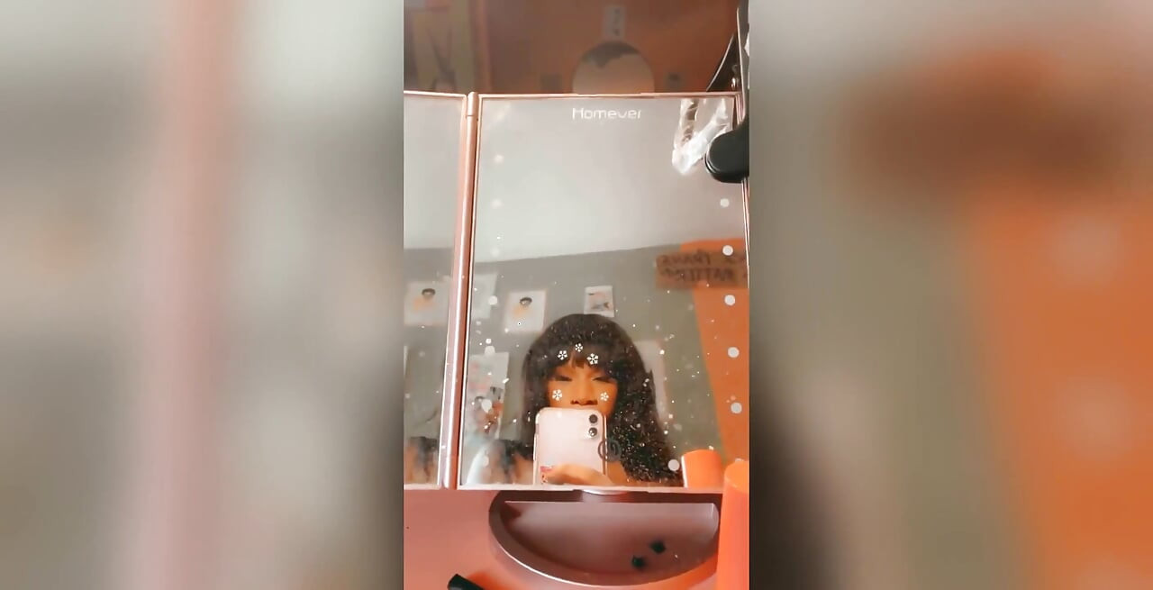 أحبني حتى الآن؟ أتساءلكم جميعا. فقط شاهدني أرتدي الملابس الداخلية وتهز جسدي. أنا أيضا الآن ألتقط مقاطع فيديو للعمولة. Dms.