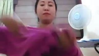 Vrouw neemt een video voor echtgenoot #4
