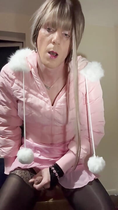 Jess seide reitet dildo