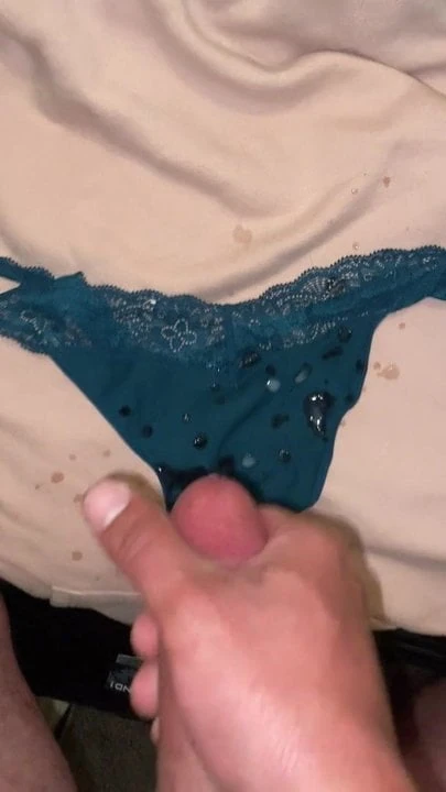Bustling another big load on stolen panties