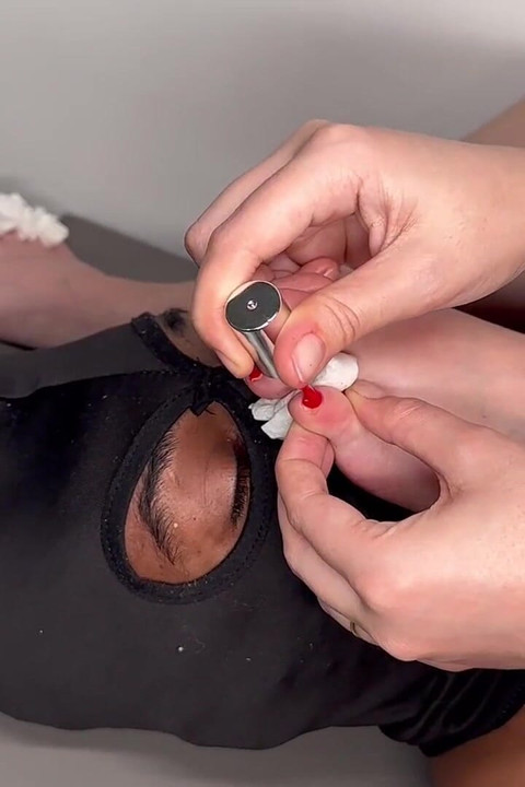 Miss Lith - Coloring My Nails on Your Face