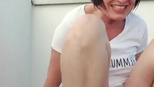 Julie squirts unrestrainedly