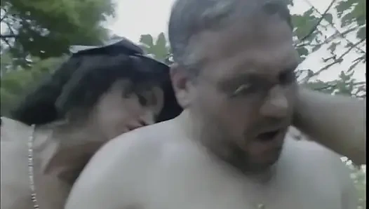 Lezbiyen Üçlü, Ormanda Bir Orgiye Dönüşür