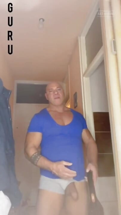 Home Made Wank. Bodybuilder Jerk off Solo Videi