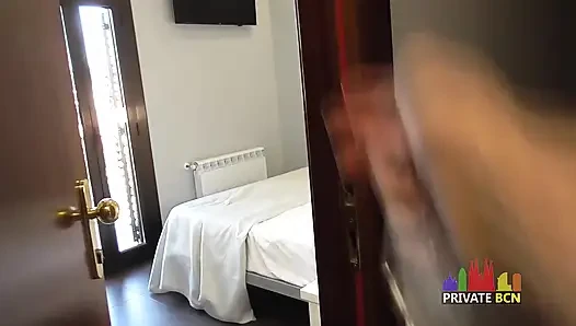 Ateşli sarışın Ukraynalı bebekle ayak fetişi ve seks