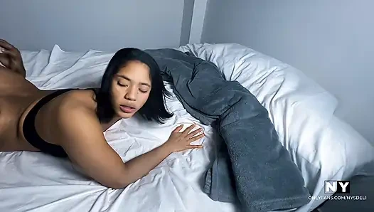 Я люблю, чтобы моя киска пососала, прежде чем ты жестко трахнешь меня - любительская пара - Nysdel