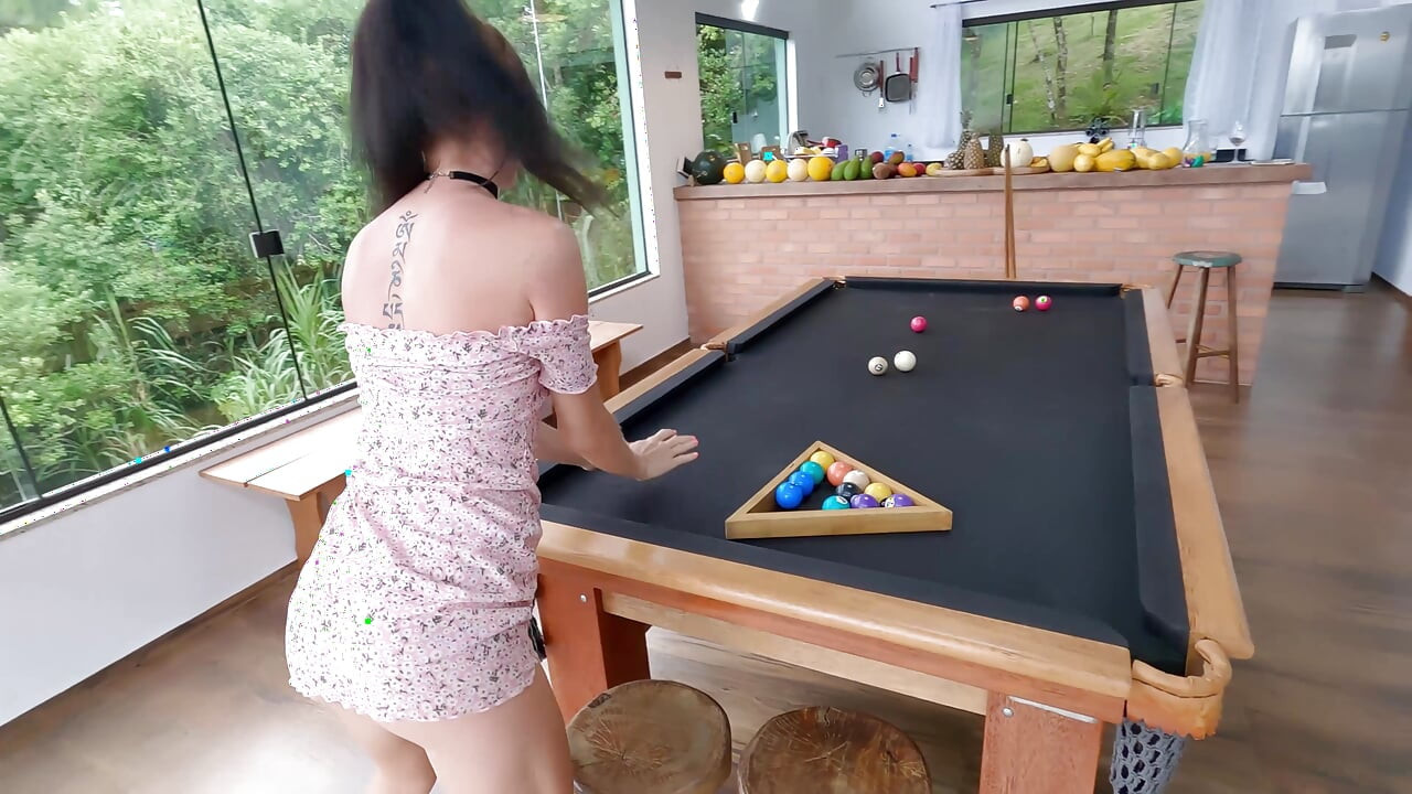 Minha meia-irmã barbie quer jogar, dupla porra para pingar buceta esguichando