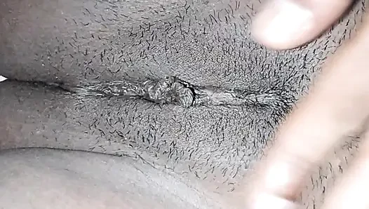 Ibu tiri desi menunjukkan memek dan payudara susu