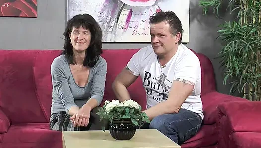 Gırtlağına kadar almayı ve sikişmeyi seven ateşli kızların tam derlemesi