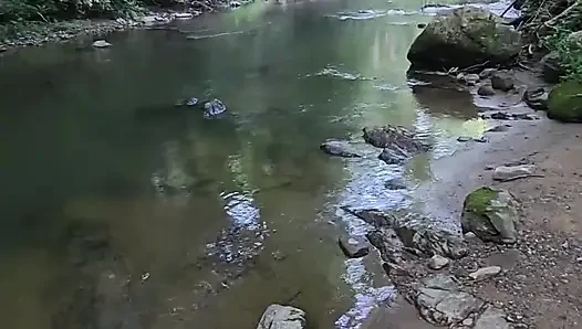 Parkta mastürbasyon yapıyor