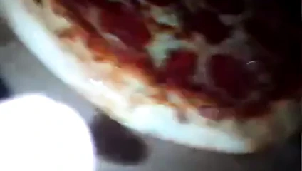 Büyük cumshot üzerinde genç hanımları pizza cesaret tüm üzerinde ona yarım