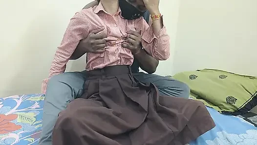 Hintli desi liseli kız sert seks viral mms