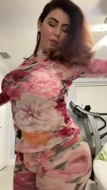 Hot Milf Dancing 2