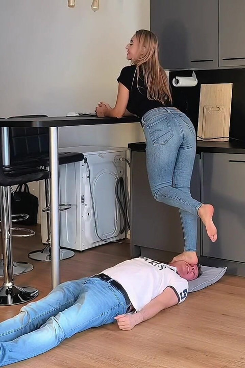 Pisoteando descalzo