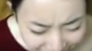 Азиатка не хочет камшот на лицо