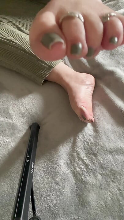 아름다운 발 앞에서 순수한 행복을 누리는 8분