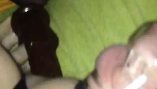Kadın kılıklı götümü sikmek için büyük dildo kullanıyorum