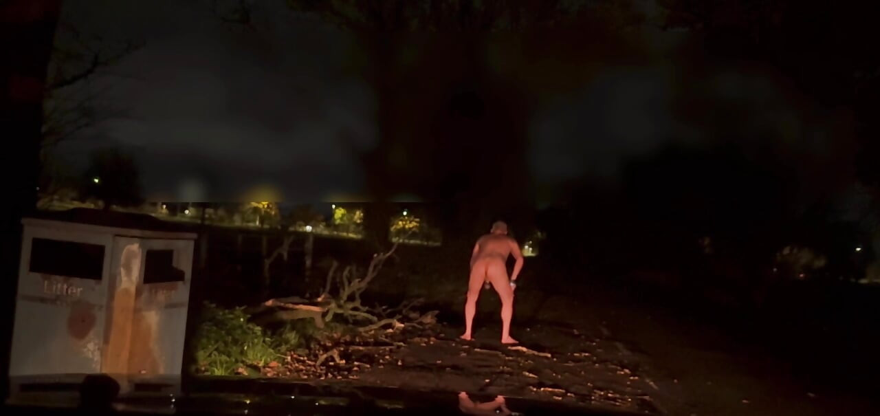 Снимаю из чулка моего тела и дрочу на обочине дороги