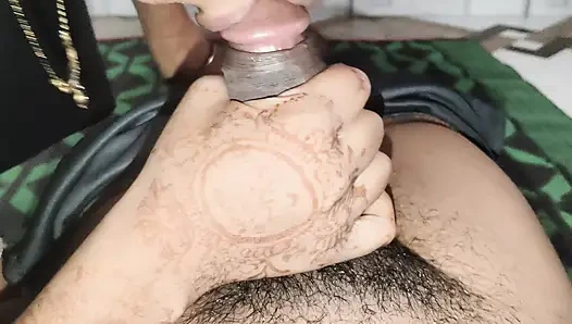 Blowjob dengan pacar di kamar tidur
