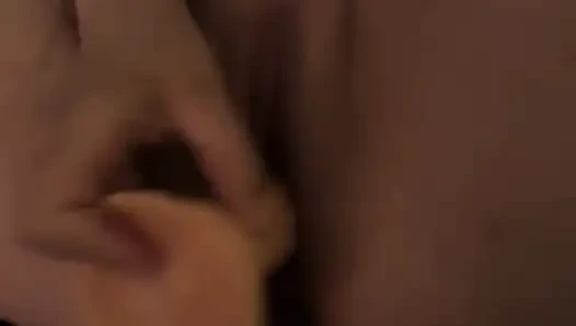 Трахаю мою тугую киску с плагом