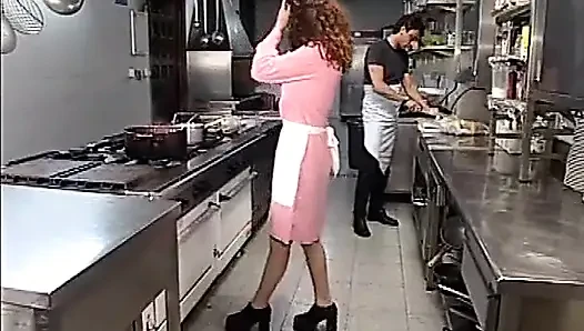 Jessica Rizzo в двух сценах в качестве шаловливого доктора