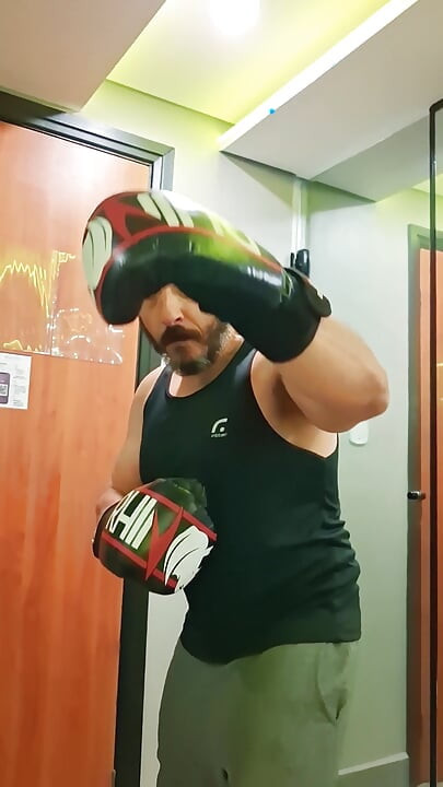 Gouine Wrestler - POV Muscle Worship Training Session
