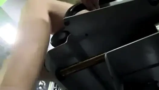 Fingering pussy in the gym jucielussie