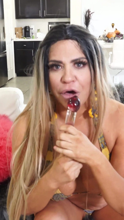 Busty meksykańska puma Andrea Grey JOI do poolboy