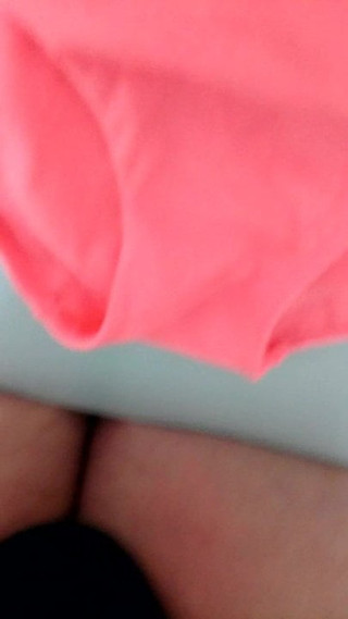 Abgesprizt auf Lauras kleine pantie1