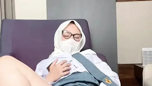 High School student shows off her big ass with squirt