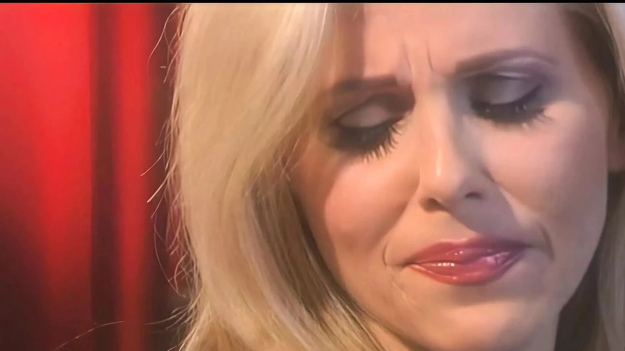 Horny blonde MILF gets seduced by a sweet talking con artist with a big cock