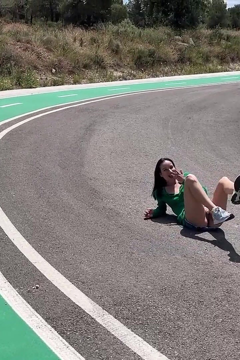 Casal faz sexo arriscado em um ponto de visualização pública