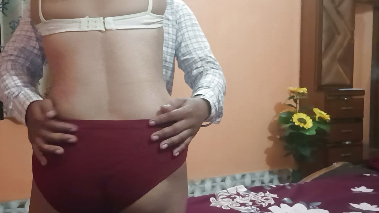 Nouă-bhabi.-desi wife cu fundul mare a scos apa din pula..