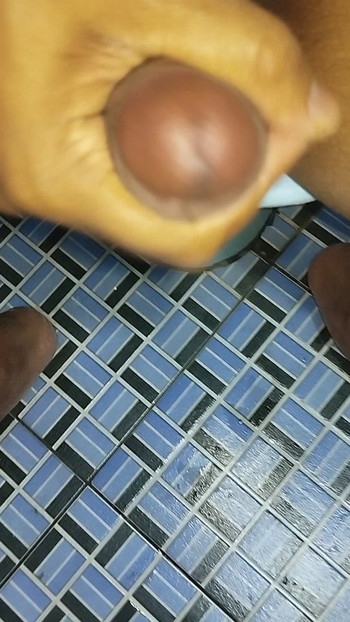 印度男孩在厕所射精