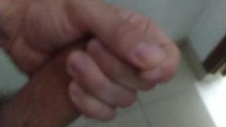 Masturbación con la mano después del trabajo mientras xhamstering