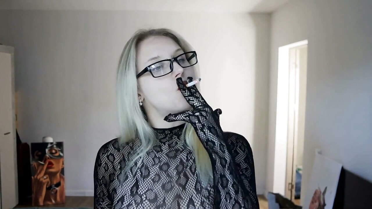 Girlashtray