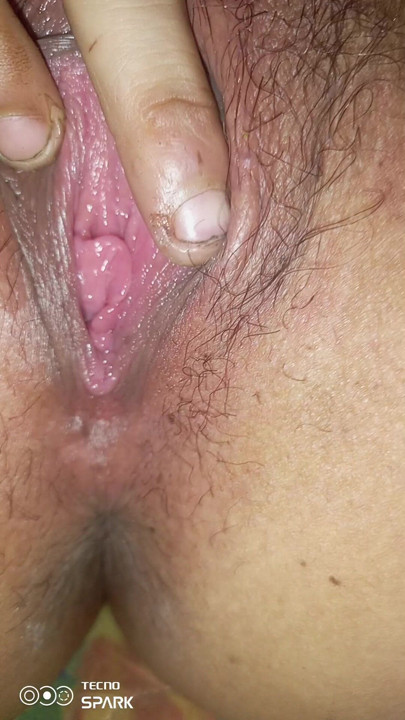 Jugando con mi dulce coño