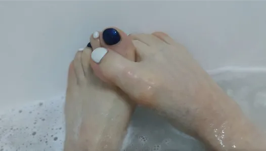Foot fetish from Mistress Lara in her private bathroom