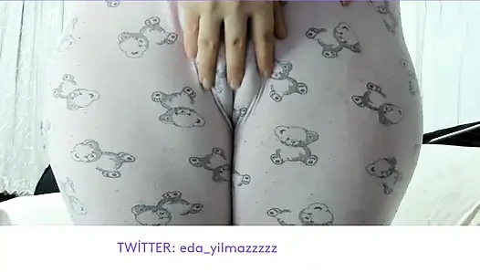 CAMELTOE- MASTURBATE WITH PAJAMAS- RUBBING PUSSY WITH PAJAMAS
