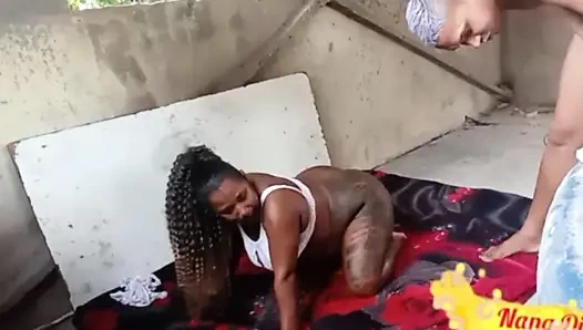 Saya cum pada pacar kulit hitam slutty teman sekamar saya