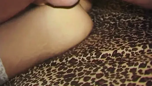 MILF Wärmt Sich Mit Einem Dildo Auf Und Nimmt Dann Einen Schönen, Echten Schwanz